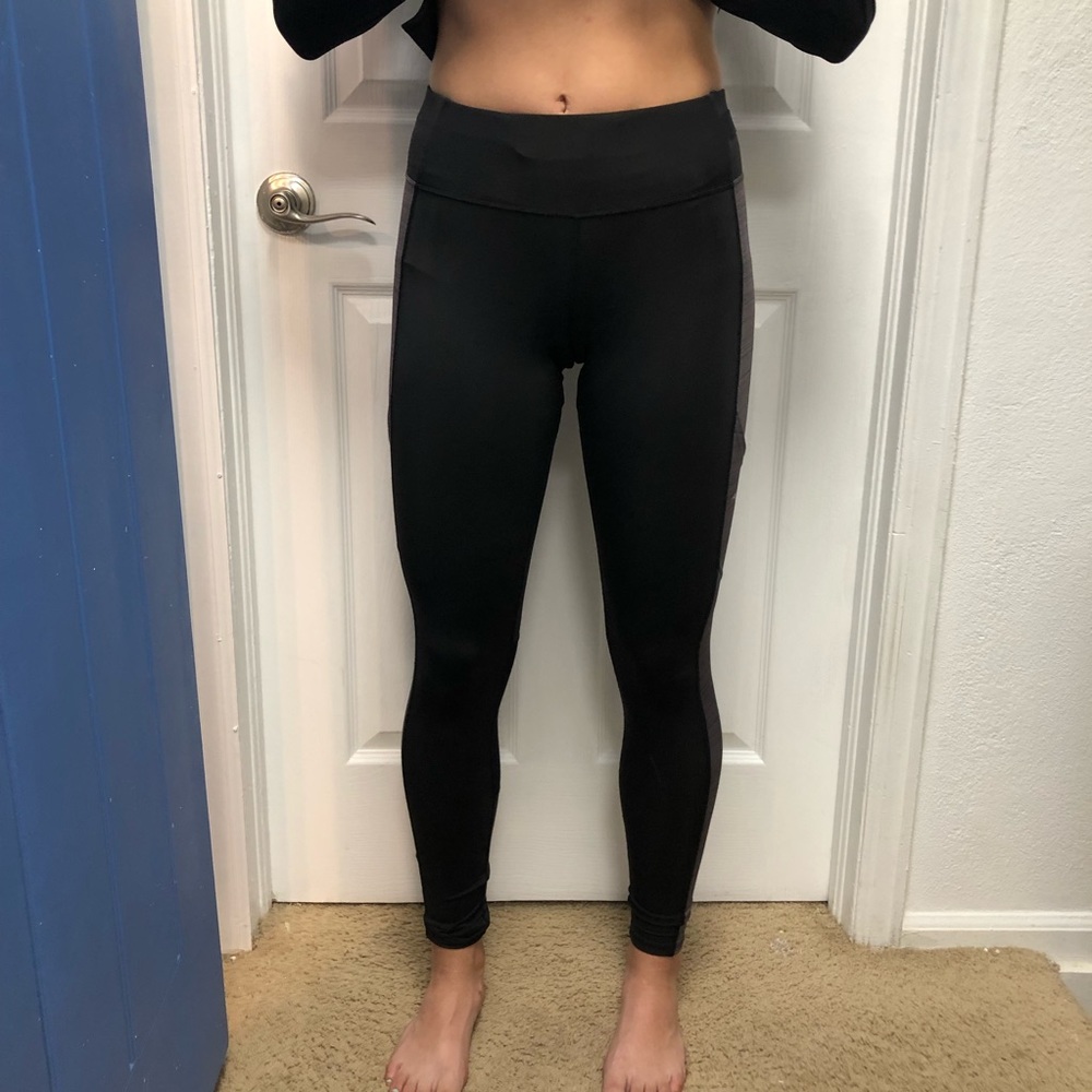 Black mizuno leggings with grey stripe on sides